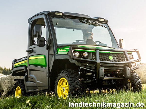 lNeben der größeren Kabine bieten die neuen John Deere Gator Crossover-Modelle XUV835M und XUV865M einen größeren Kraftstofftank, um die Reichweite zu erhöhen.