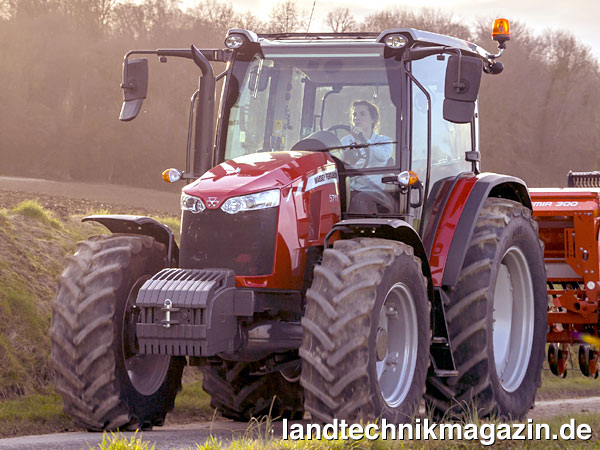 XL-Bild: Die Massey Ferguson Vierzylinder-Traktoren MF 5710 und MF 5711 der Global Series Baureihe MF 5700 können jetzt optional mit Dyna-4-Getriebe ausgestattet werden.