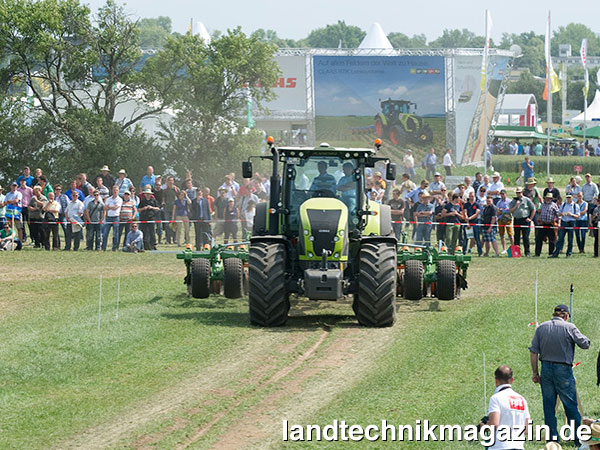 lAuf den DLG-Feldtagen 2018 werden kommentierte Vorführungen für Pflanzenschutzspritzen, Mineraldüngerstreuer, Sensortechnik und mechanische Unkrautbekämpfung den Besuchern Einblick in den Stand der Technik vermitteln.