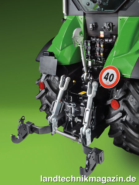 Bild: Die maximale Hubkraft der Heck-Hydraulik der Deutz-Fahr 5 DS TTV beträgt 2.600 kg. EHR gehört zur Serienausstattung.