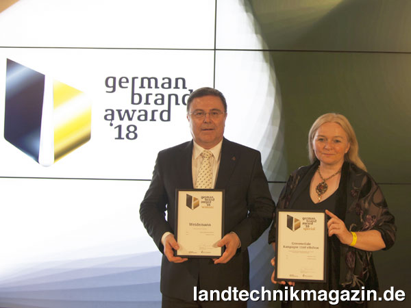 lDie Weidemann GmbH wurde mit dem German Brand Award 2018 in der Kategorie »Machines & Engineering, Industry Excellence in Branding« ausgezeichnet. Darüber hinaus wurde Weidemann für die Crossmediale Werbekampagne zum 1160 eHoftrac in der Kategorie »Brand Creation, Intregrated Campaign« ausgezeichnet. Über die Auszeichnungen freuen sich der Kaufmännische Geschäftsführer Bernd Apfelbeck und Marketingleiterin Christina Heine.