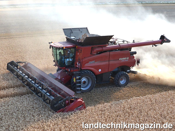 lDie Case IH Mähdrescher 7250, 8250 und 9250 zeichnen sich neben einiger technischer Finessen vor allem durch das Automatiksystem AFS aus, das die Ernteeffizienz unabhängig vom Können des Fahrers erheblich steigern soll.