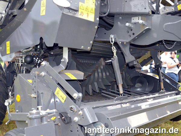 Bild: Der Schneidrotor der Claas ROLLANT 540 RC arbeitet mit 15 Messern und bietet eine theoretische Schnittlänge von 70 mm.