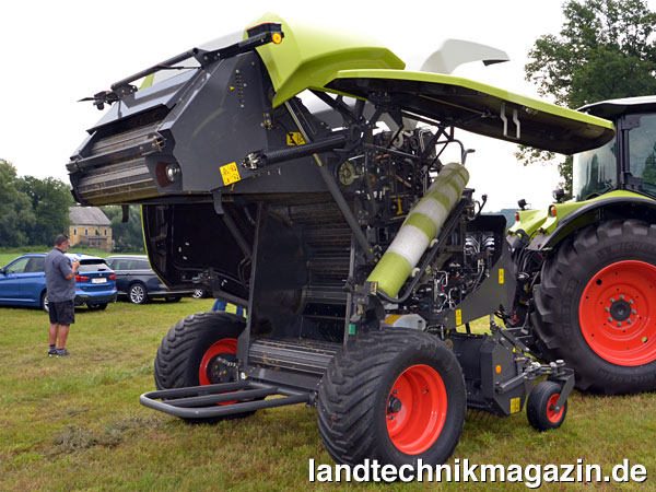 Bild: Für den Wechsel zwischen Folien- und Netzbindung wird bei der neuen Festkammerpresse Claas ROLLANT 540 RC kein Werkzeug benötigt.