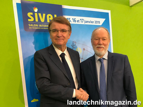 XL-Bild: Renzo Piraccini (links), Präsident der MACFRUT, und Bruno Dupont, Präsident der SIVAL haben einen umfangreiche Kooperation der beiden Messen vereinbart.