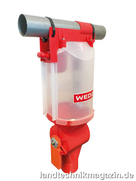 lDer neue computergesteuerte Futterdosierer WEDA OptiMum wird unter den Volumendosierern montiert und dosiert das Futter regelmäßig in kleinen Mengen.