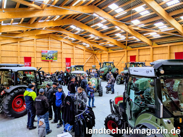 XL-Bild: Zwei Tage feierte Hürlimann im LWZ-Liebegg sein 90-jähriges Jubiläum und präsentierte dabei bekannte sowie neue Traktoren.