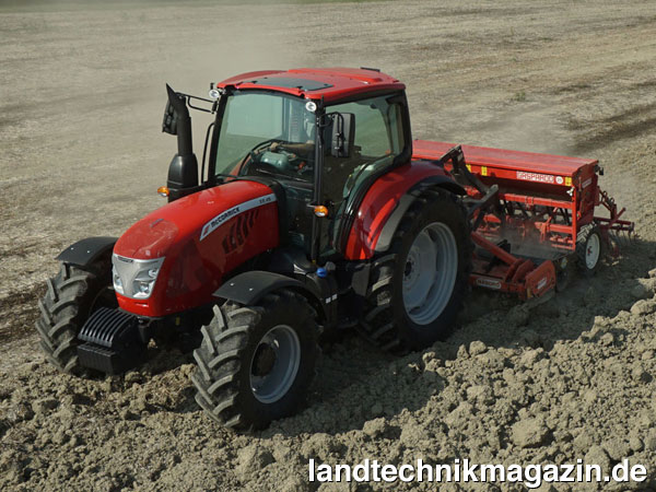 XL-Bild: McCormick stellt mit der Vorderachse mit mittiger hydraulischer Federung aus dem Hause Argo eine neue Wunschausstattung für die X6 Traktoren vor.