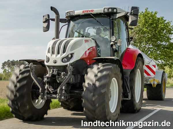 lSteyr bietet ab sofort das Anhänger-Bremssystem S-Brake als Ausstattungsoption auch für die Profi CVT Traktoren an.
