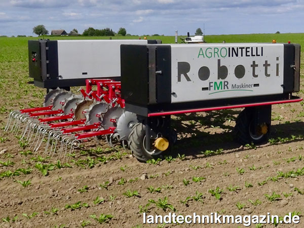 lDie mittige Anbringung der Geräte gewährleistet bei den neuen autonomen Werkzeugträgern Robotti 75S und 150D von AgroIntelli eine gute Gewichtsverteilung. Dank der serienmäßigen Dreipunktaufhängung können vorhandene Geräte genutzt werden.