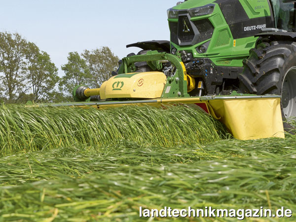 XL-Bild: Krone bietet mit den Modellen EasyCut F 320 M/F 320 und F 360 M drei neue Frontmähwerke ohne Aufbereiter an.