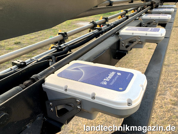 XL-Bild: Der neue Trimble Unkrautsensor WeedSeeker 2 zeichnet sich nach Herstellerangaben unter anderem durch eine größere und schnellere Unkrauterkennungsbreite bei geringerer Sensoranzahl aus.