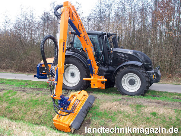 lMit dem Berky Typ 4700 ZA6 führt Berky einen neuen Ausleger-Werkzeugträger für den Zwischanachsanbau an Traktoren ein.