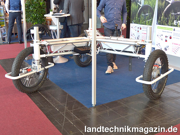 lDer neue Geräteträger E-TERRY lässt sich an verschiedene Spurbreiten anpassen, wird elektrisch angetrieben und könnte verschiedenste Arbeiten in der Präzisionslandwirtschaft ausführen.
