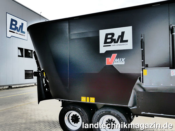 lDie Bernard van Lengerich Maschinenfabrik bringt zum 160-jährigen Jubiläum eine Aktions-Serie nahezu komplett schwarzer Mischwagen der Fremdbefüller-Serie V-MIX Plus heraus: die limitierte »BvL Black Edition«.