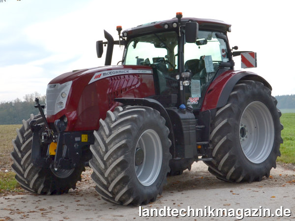 XL-Bild: McCormick erweitert die Traktoren-Baureihe X7.6 mit dem neuen X7.624 VT-Drive mit Stufenlosgetriebe nach oben. Gleichzeitig werden Neuerungen bei der Bedienung und dem Design der X7.6 VT-Drive Serie eingeführt.