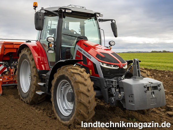 XL-Bild: Die neue Massey Ferguson Traktoren-Baureihe MF 5S besteht aus den fünf Modellen MF 5S.105, MF 5S.115, MF 5S.125, MF 5S.135 und MF 5S.145, deren Motoren Maximal-Leistungen von 77/105 kW/PS bis 107/145 kW/PS bieten.