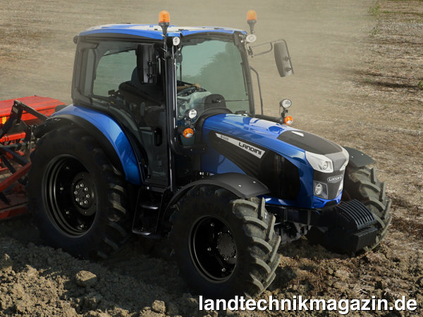 XL-Bild: Der neue Landini 5-085 mit 55/75 kW/PS Motorleistung (Herstellerangabe) ist zwischen den Landini Baureihen Serie 4 und Serie 5 angesiedelt. Das Bild zeigt den neuen 5-085 in der Blue-Icon-Sonderausstattung mit metallic-blauer Lackierung.