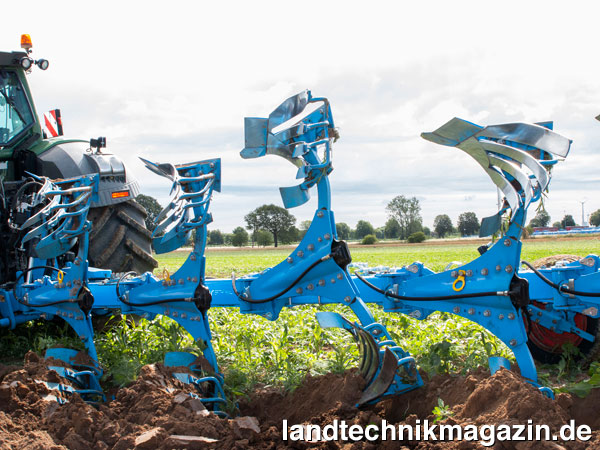 XL-Bild: Die neue automatische Überlastsicherung Lemken OptiStone hat viel Ausweichspielraum und hält den Pflug auch unter steinigen Bedingungen stabil.