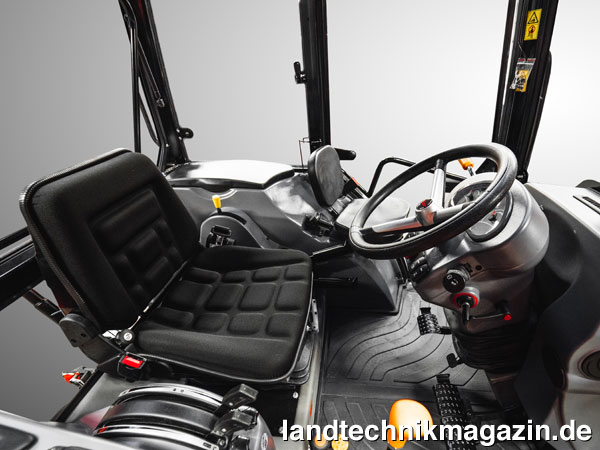 XL-Bild: Statt der STANDARD-Kabine kann beim Zetor MAJOR CL 80 auch die neue PLUS-Kabine gewählt werden, deren Serienausstattung eine Klimaanlage und einen mechanisch gefederten Sitz umfasst.
