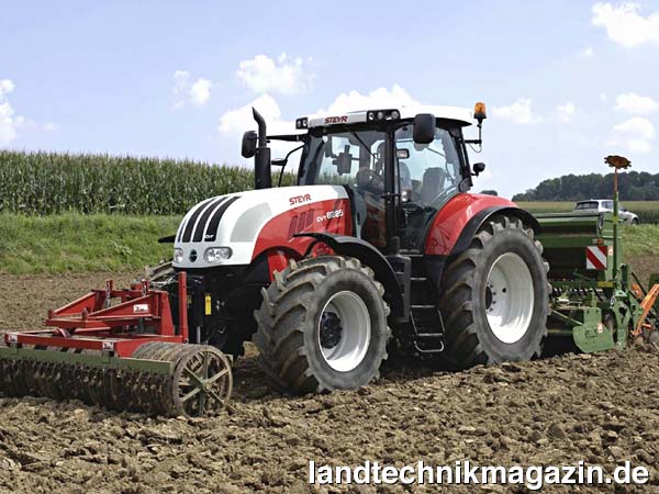 lDie Motorleistung des neuen Steyr CVT mit Stufenlos-Getriebe liegt nun über 200 PS. Die CVT 6210 und 6225 (im Bild) bringen 213 und 224 PS (157 und 165 kW) Motorleistung, mit Power Plus bringt es das Spitzenmodell auf 251 PS (185 kW).
