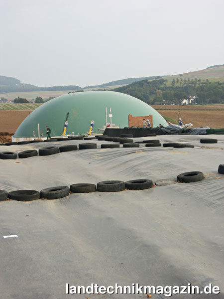 lSB-Biogas: Neubau einer Biogasanlage mit großzügigem Fahrsilo für unterschiedliche Substrate.
