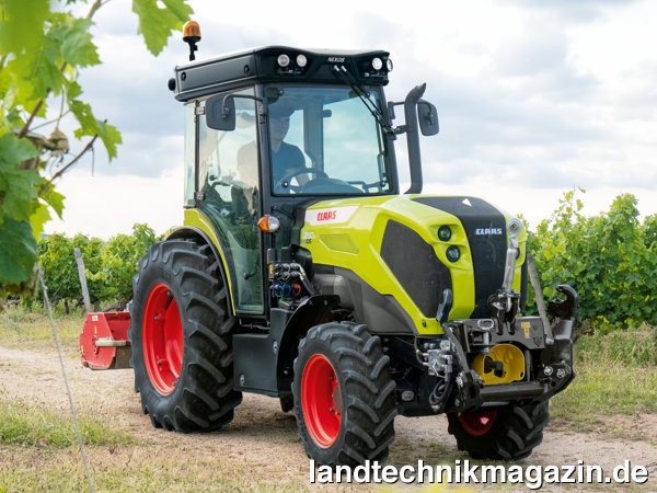 lClaas präsentiert mit NEXOS 220, 230, 240 und 260 eine neue Generation der Spezialtraktoren, die mit neuen Stufe-V-Motoren und einer neuen Kabine ausgerüstet wurden.