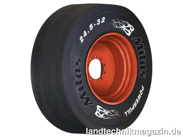 XL-Bild: Den Mitas Tractor-Pulling-Reifen PowerPull 01 gibt es jetzt auch in der Größe 24.5-32.