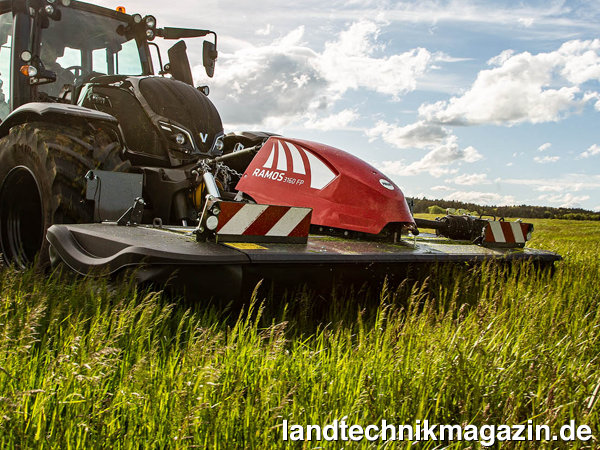 lDas neue Fella RAMOS 3160 FP Front-Mähwerk mit Pendel-Anbaubock bietet nach Herstellerangaben eine Arbeitsbreite von 3,10 m. Als RAMOS 3160 FP-RC wird das neue Fella Mähwerk mit Rollenaufbereiter und als RAMOS 3160 FP-KC mit Zinkenaufbereiter angeboten.