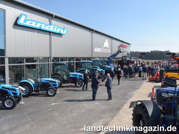 lDie neue Niederlassung von Argo Tractors für Deutschland und Österreich im fränkischen Burgoberbach wurde am 24. März 2022 im Beisein der örtlichen Behörden sowie zahlreicher geladener Gäste öffiziell eingeweiht.