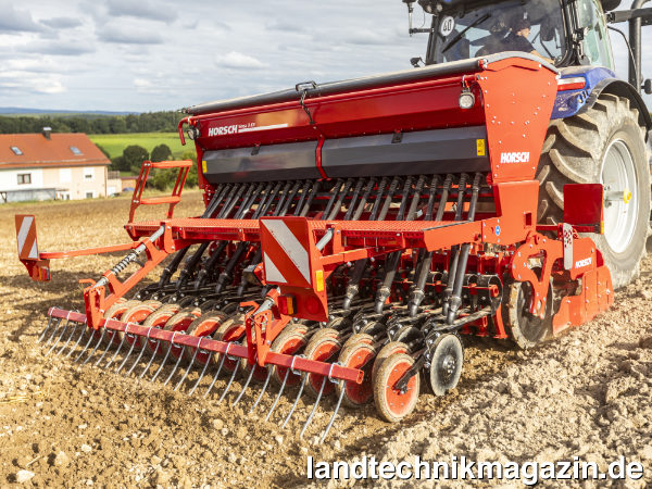 XL-Bild: Die mechanische Drille Horsch Versa 3 KR arbeitet mit einer elektrisch angetriebenen Dosierung auf der Vorlegewelle.