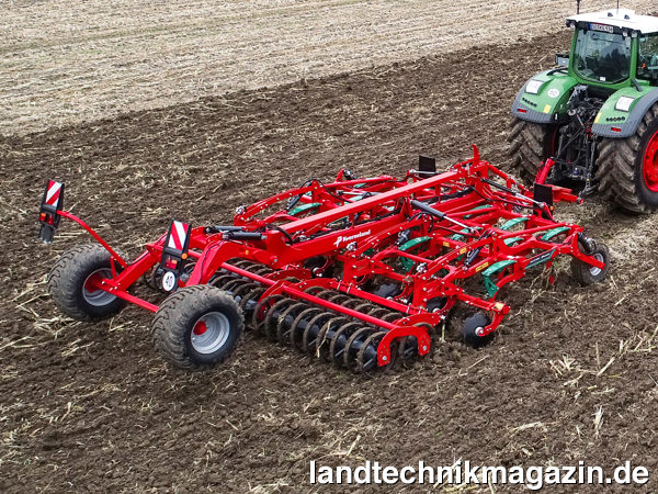 lDer neue gezogene Stoppelgrubber Kverneland Enduro Pro T ist mit 4 bis 5 m Arbeitsbreite erhältlich und erledigt Bodenbearbeitung, Einebnen sowie Rückverfestigung in einem Arbeitsgang.