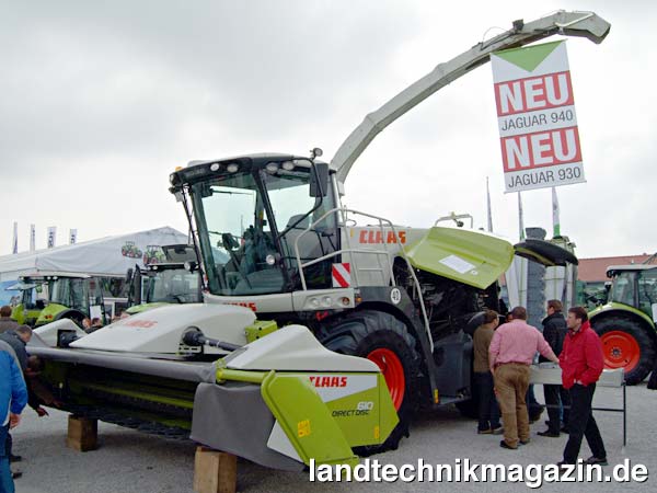 lMit den kürzlich auf dem ZLF 2008 in München präsentierten Typen JAGUAR 930 und JAGUAR 940 rundet Claas seine Feldhäcksler-Baureihe JAGUAR 900 nach unten hin ab.