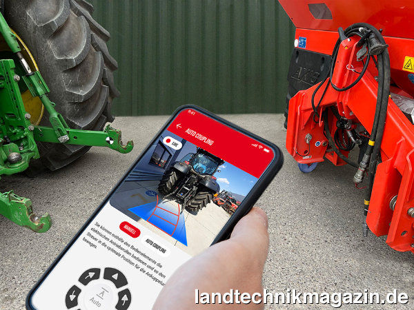 lEin optischer Sensor an der Vorderseite des Anbaugerätes bestimmt mit KI-Algorithmen bei Rauch AutoCoupling die Position des Traktors und dessen Unterlenker, um den Streuer automatisch zur Kupplung-Position zu fahren.